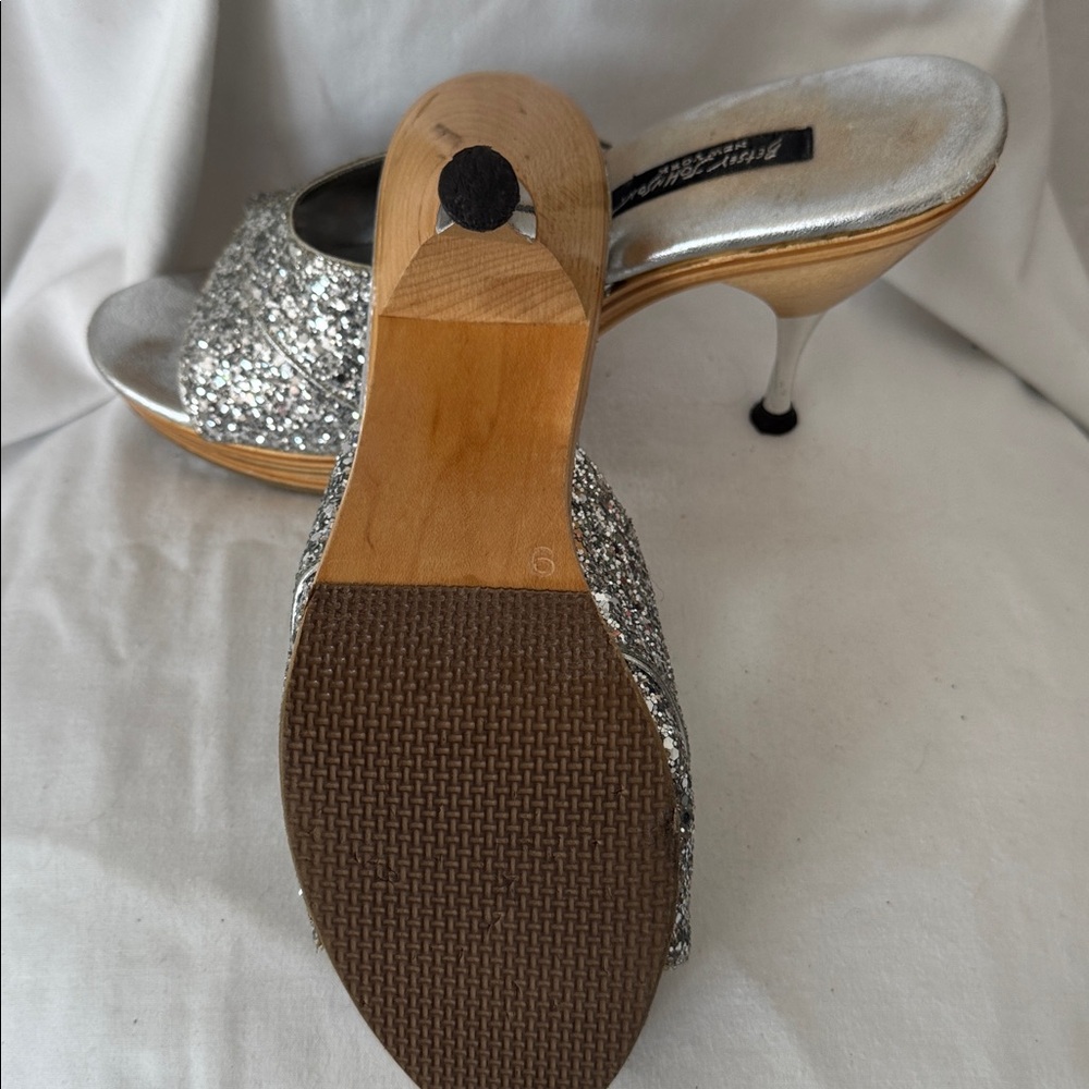 BETSEY JOHNSON Silver Glitter Women's HEELS - Picture 5 of 6